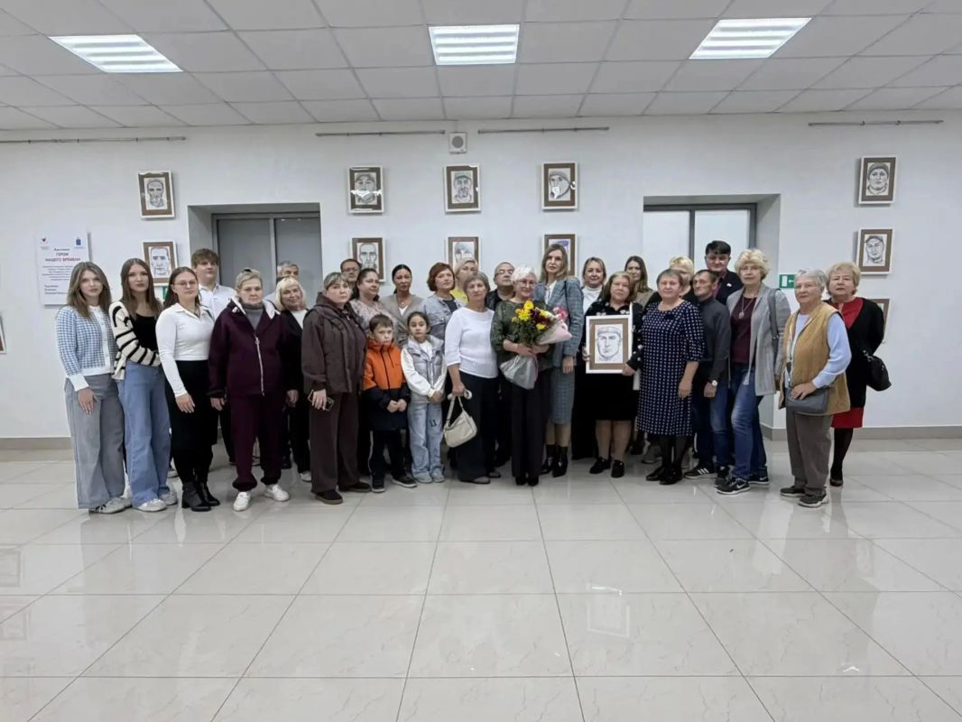 В рамках социального проекта «Герои нашего времени» открыли выставку портретов участников СВО