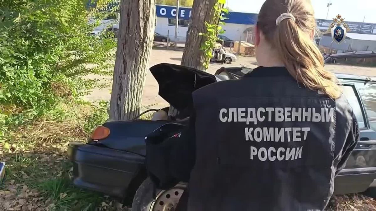 Подростки угнали машину и врезались в дерево: в Саратове пьяный водитель погубил 13-летнего друга