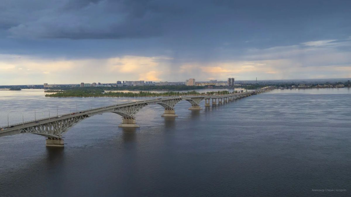"Мне нравится снимать наш мост, но с земли ракурсы уже давно исчерпали себя