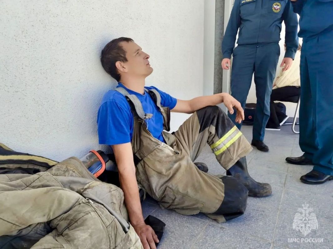 22 этажа за 2 минуты: саратовские пожарные устроили «Вертикальный вызов» 22 этажа за 2 минуты: саратовские пожарные устроили «Вертикальный вызов»