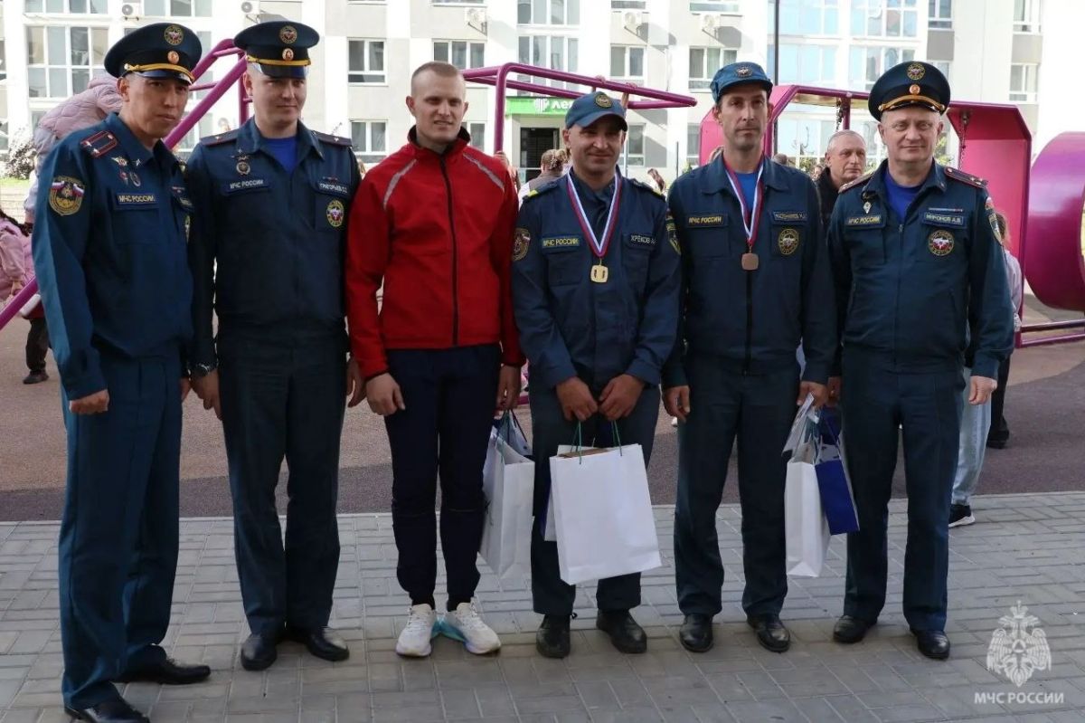 22 этажа за 2 минуты: саратовские пожарные устроили «Вертикальный вызов» 22 этажа за 2 минуты: саратовские пожарные устроили «Вертикальный вызов»
