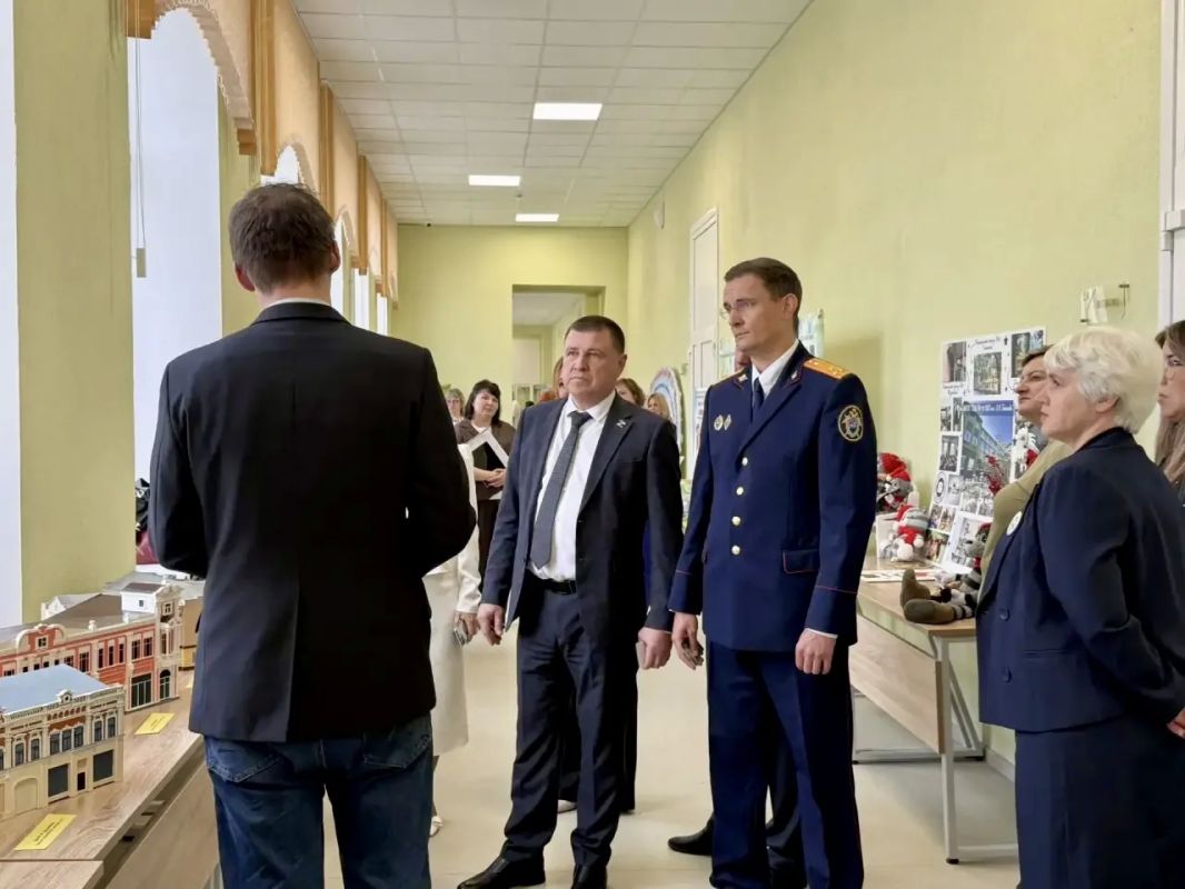 Сотрудник регионального следственного управления СК принял участие в торжественном мероприятии, посвящённом 90-летию Фрунзенского района Сотрудник регионального следственного управления СК принял участие в торжественном мероприятии, посвящённом 90-летию Фрунзенского района