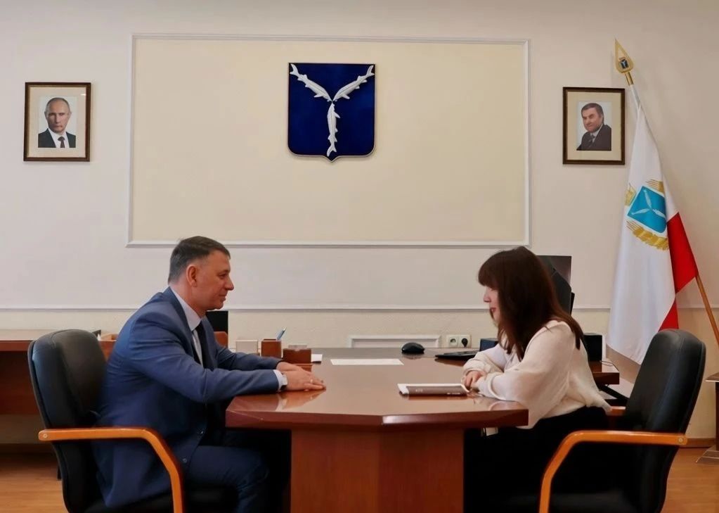 Провел рабочую встречу с председателем контрольно-счетной палаты Саратова Мариной Ульяновой