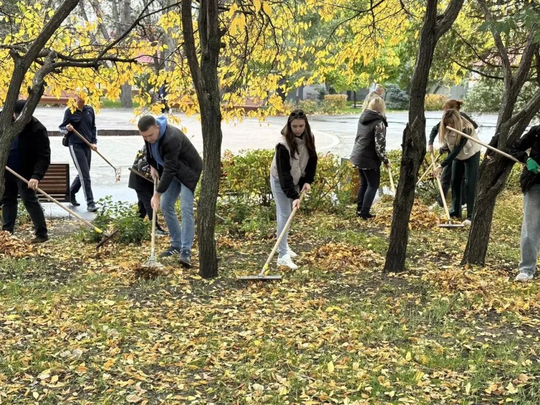Утро с пользой для города. Саратовцы вышли на субботник Утро с пользой для города. Саратовцы вышли на субботник