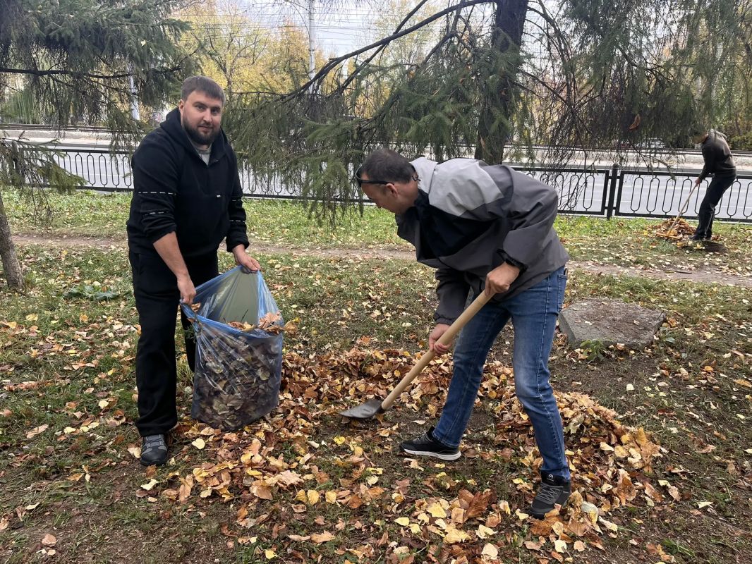 Инвестиционная команда присоединилась к общеобластному субботнику Инвестиционная команда присоединилась к общеобластному субботнику