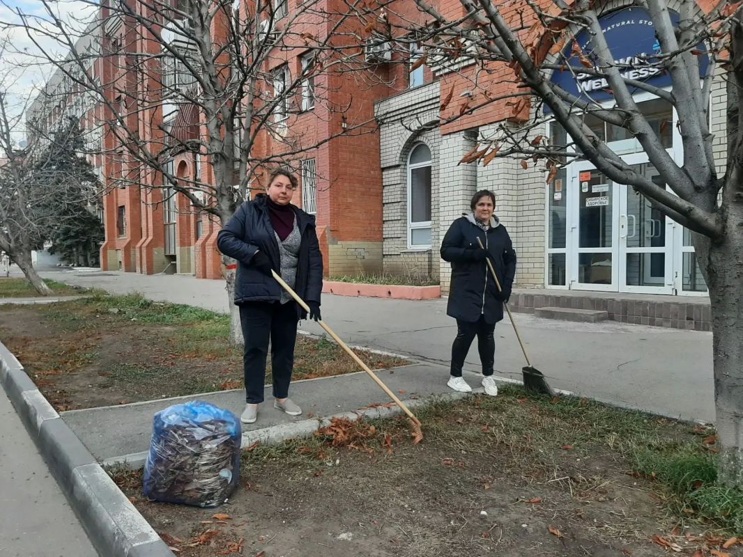 Коллектив областного минстроя присоединился к массовому субботнику Коллектив областного минстроя присоединился к массовому субботнику