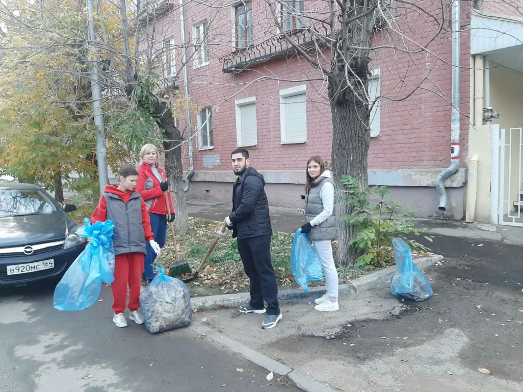 Коллектив областного минстроя присоединился к массовому субботнику Коллектив областного минстроя присоединился к массовому субботнику