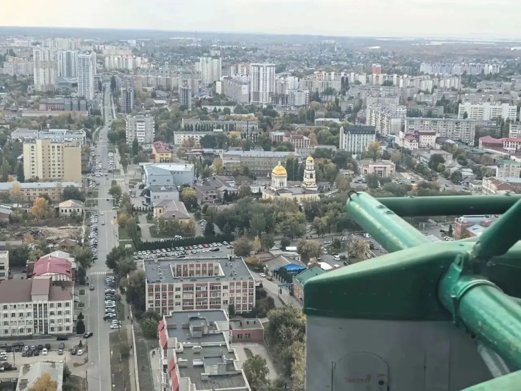 Священники с иконой Покрова Пресвятой Богородицы облетели Энгельс на вертолете Священники с иконой Покрова Пресвятой Богородицы облетели Энгельс на вертолете