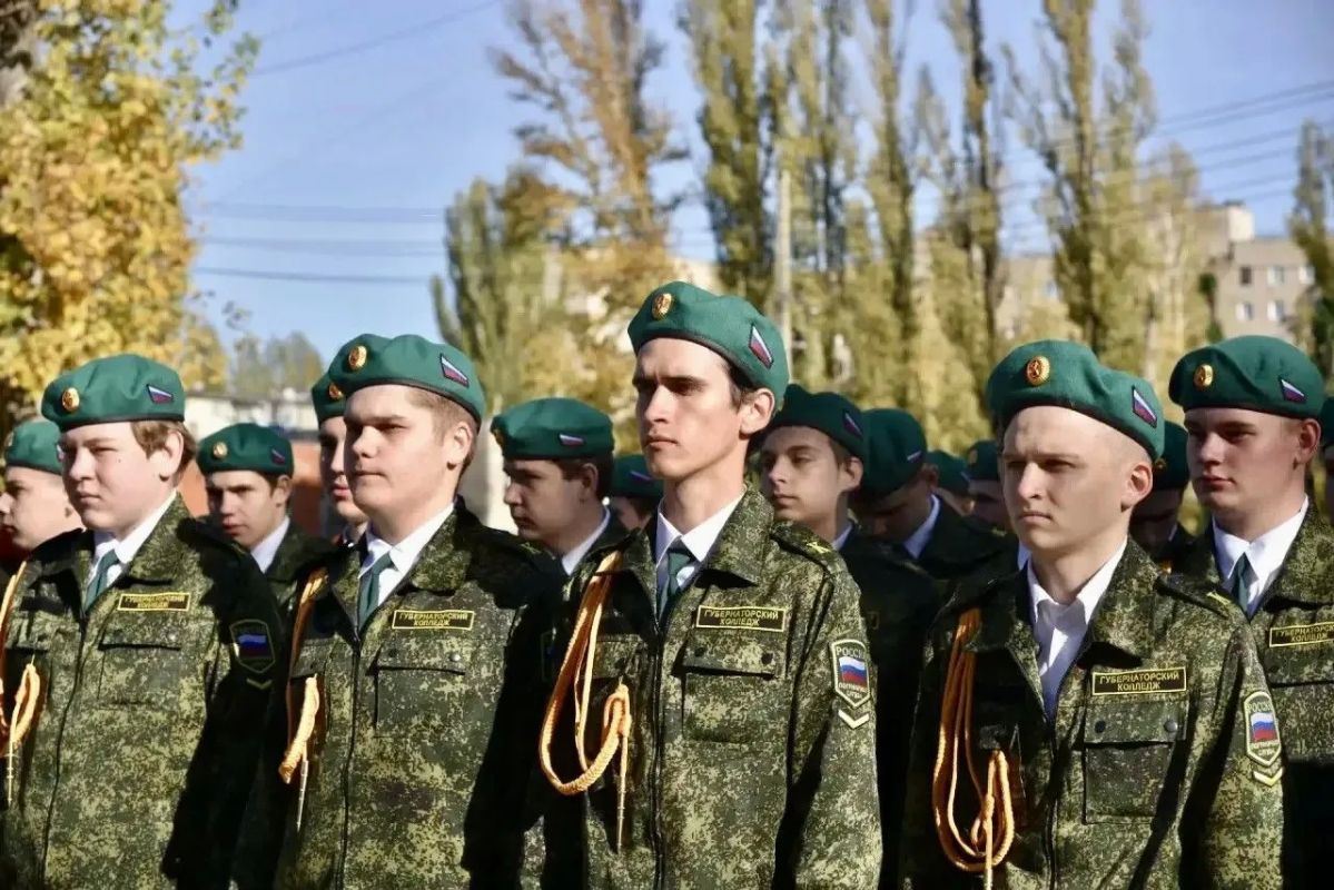 Первокурсники Губернаторского колледжа приняли клятву кадета Первокурсники Губернаторского колледжа приняли клятву кадета