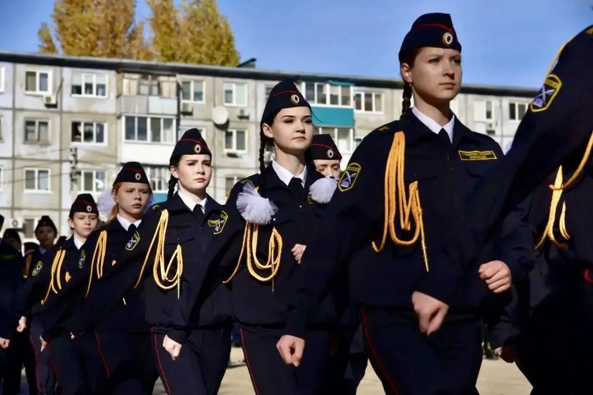 Первокурсники Губернаторского колледжа приняли клятву кадета Первокурсники Губернаторского колледжа приняли клятву кадета