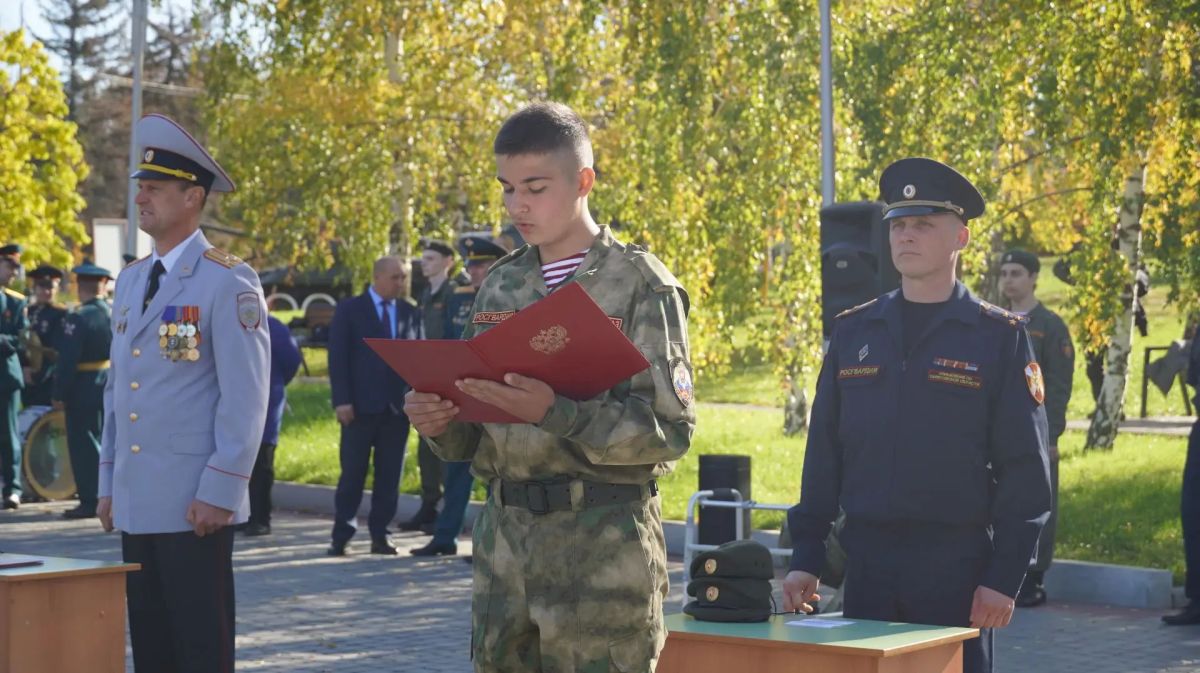 В Саратове представители Росгвардии приняли участие в церемонии принятия присяги воспитанниками "Гвардейской смены" В Саратове представители Росгвардии приняли участие в церемонии принятия присяги воспитанниками "Гвардейской смены"