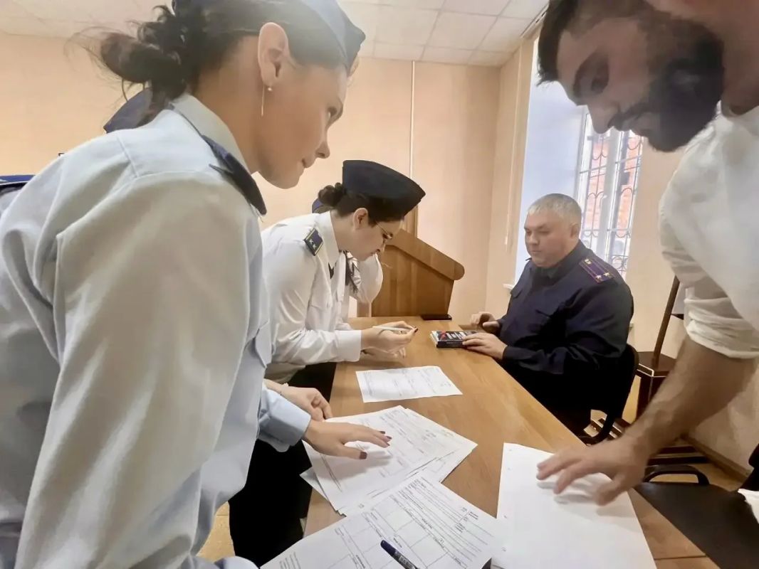 В следственном отделе по городу Энгельсу кадетам рассказали о службе в Следственном комитете В следственном отделе по городу Энгельсу кадетам рассказали о службе в Следственном комитете