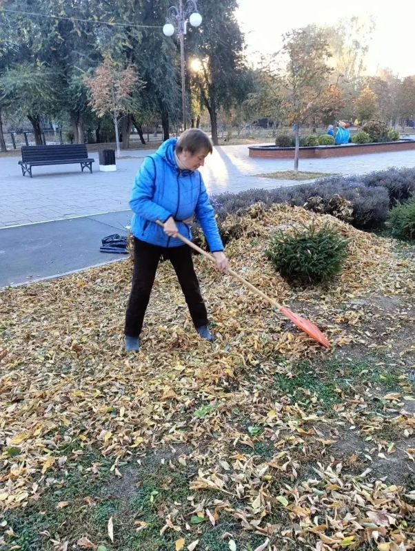 Коммунальные службы с самого утра приводят в порядок улицы города Коммунальные службы с самого утра приводят в порядок улицы города