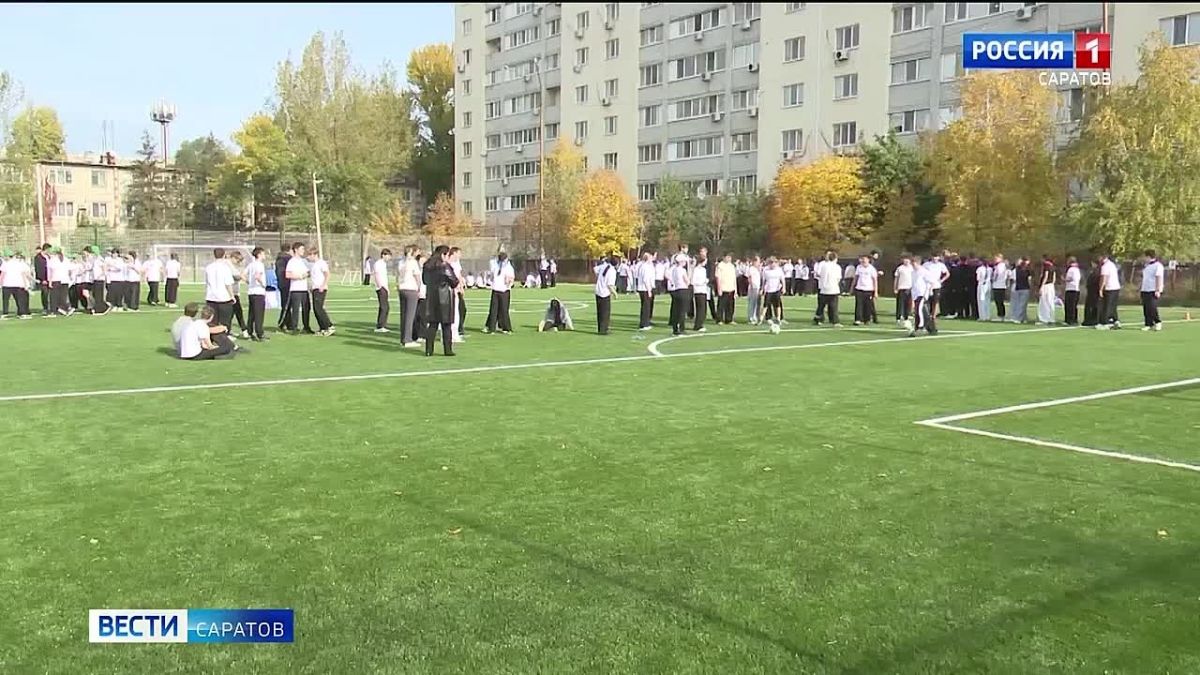 Победа на поле – площадка для города: в Энгельсе открыли стадион для школы № 9