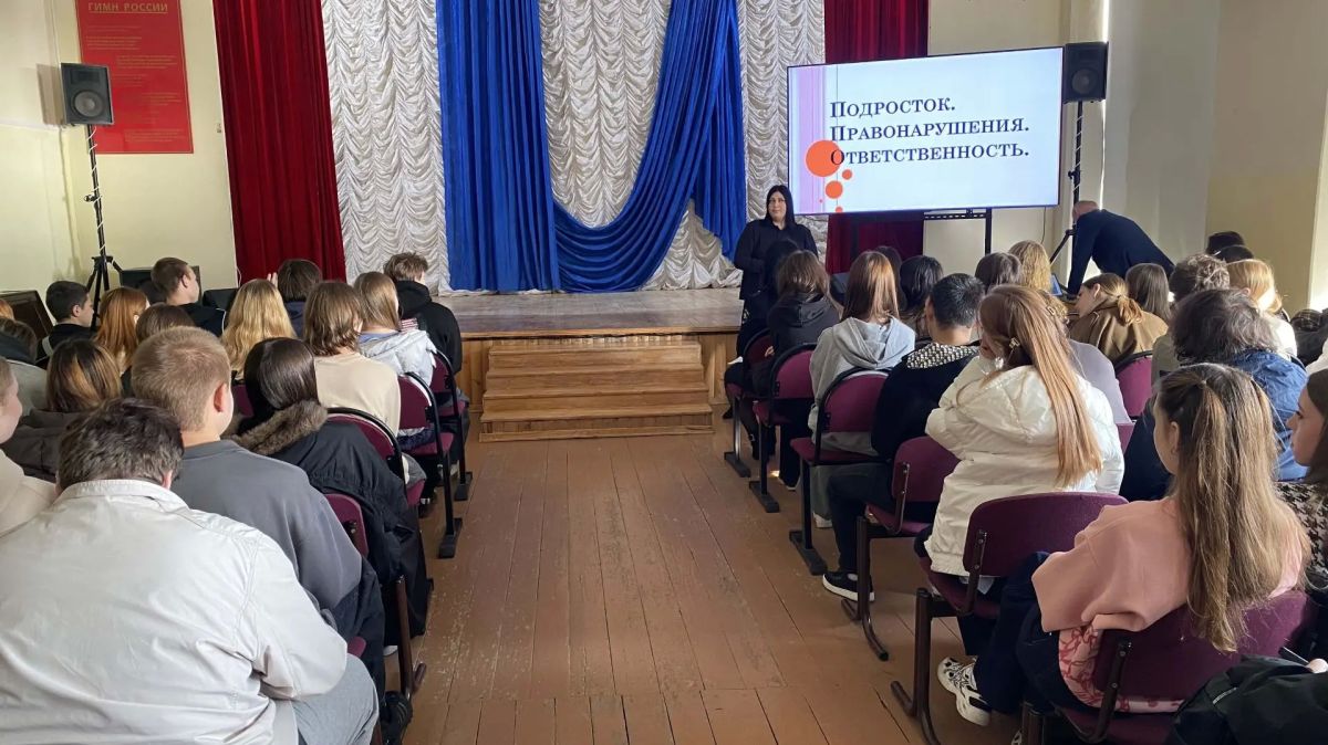 Транспортные полицейские Саратова провели для студентов профилактическое мероприятие