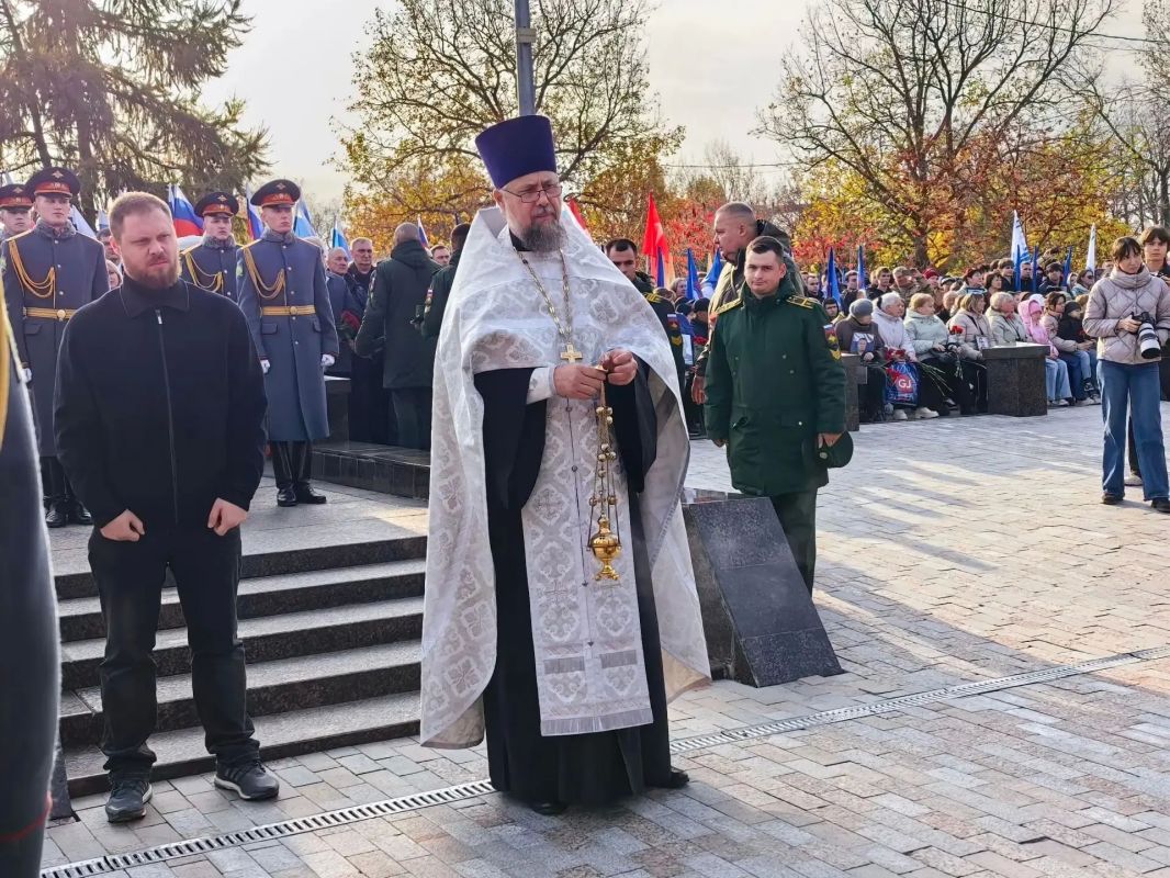 В Саратове прошли памятные мероприятия, посвященные защитникам Отечества В Саратове прошли памятные мероприятия, посвященные защитникам Отечества