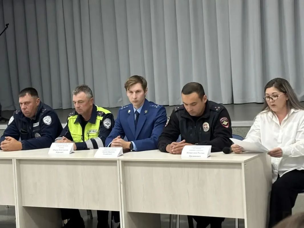 Безопасность на дороге и в сети: представители прокуратуры Ровенского района встретились с родителями школьников