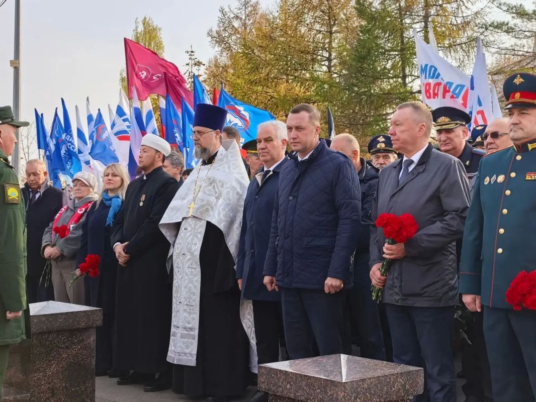В Саратове прошли памятные мероприятия, посвященные защитникам Отечества В Саратове прошли памятные мероприятия, посвященные защитникам Отечества