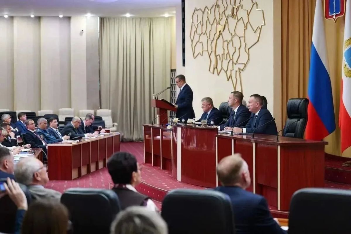 Саратовский губернатор рекомендовал чиновникам «не сидеть в кабинетах и отчеты составлять» Саратовский губернатор рекомендовал чиновникам «не сидеть в кабинетах и отчеты составлять»