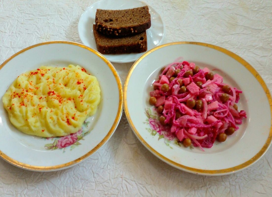 Простой и вкусный овощной салат, который украсит ваш стол