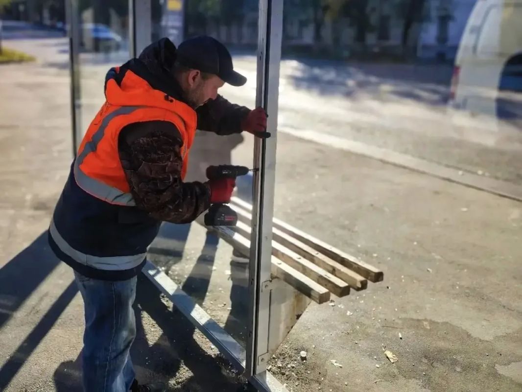 Уборка города. Коммунальные службы осуществляют уборку дорог и тротуаров, мойку остановочных павильонов, вывоз мусора и порубочного материала, а также ремонт элементов дорожного движения