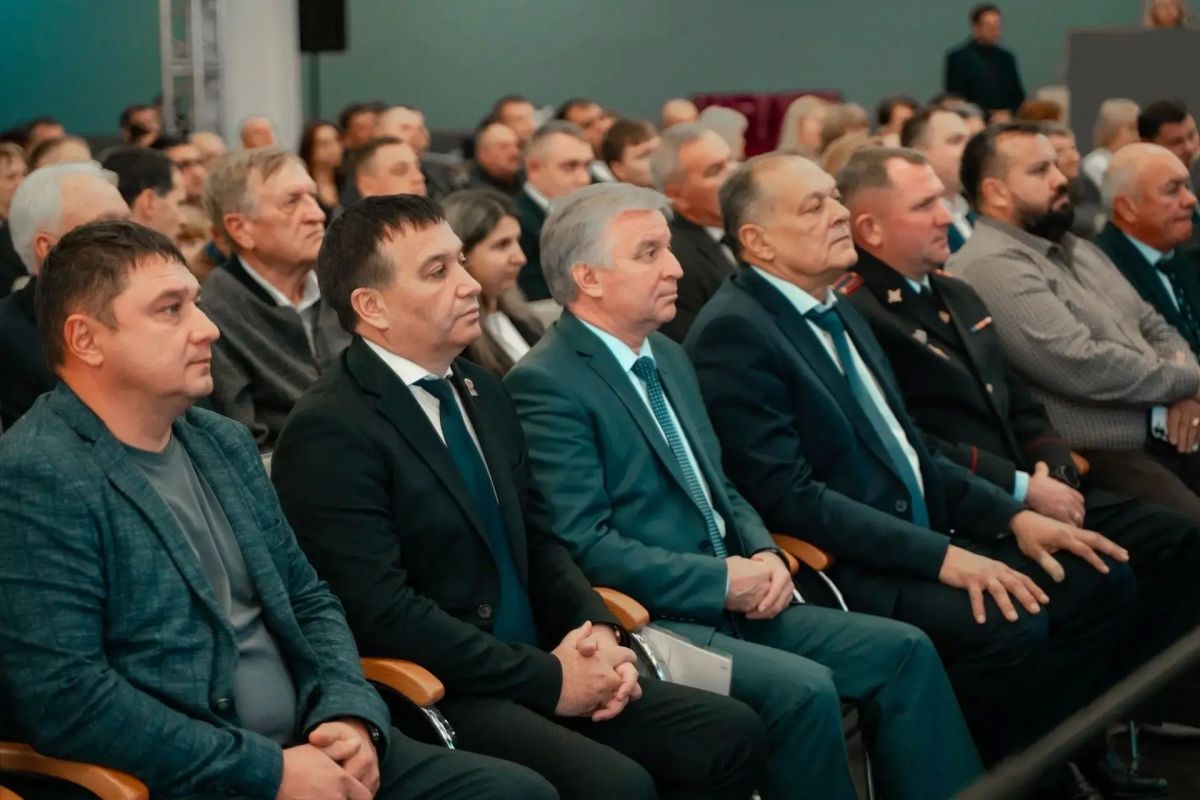 В Саратове наградили лучших дорожников области В Саратове наградили лучших дорожников области