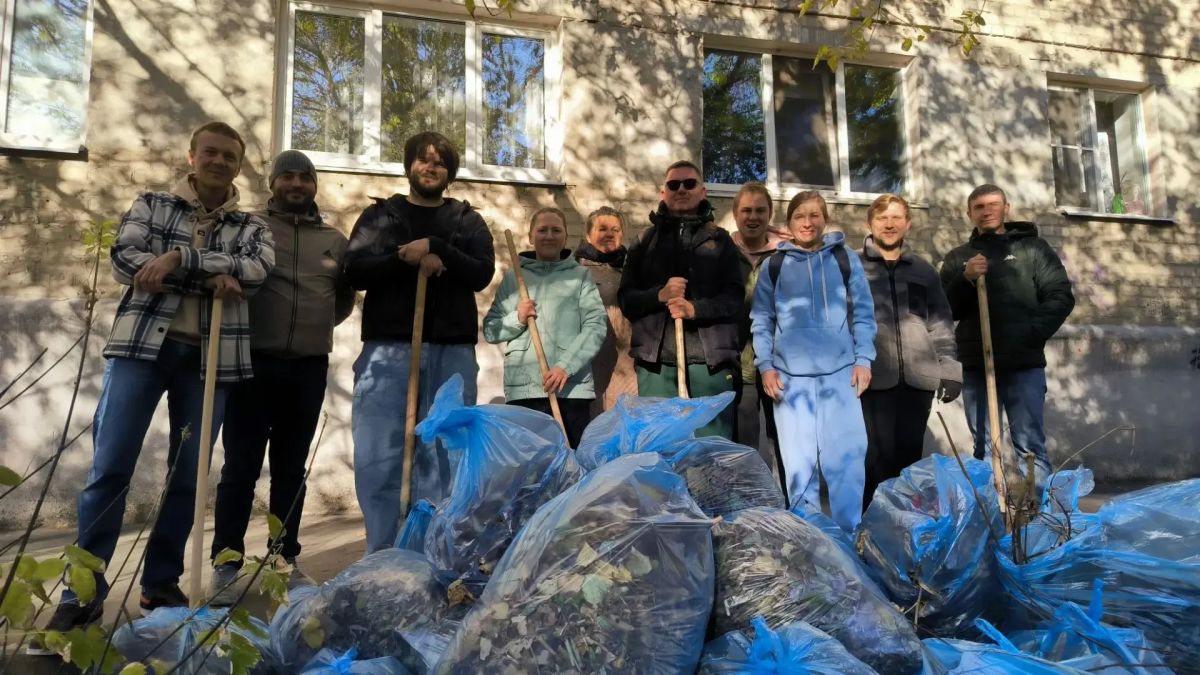 Вместе на уборке города!Команда Минцифры и Центра цифрового развития Саратовской области присоединились к областному месячнику по благоустройству, который инициировал губернатор Роман Бусаргин