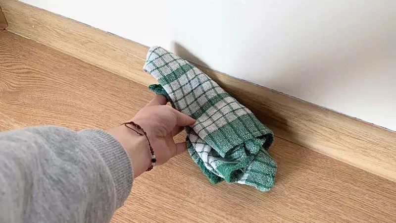 Идеальный способ избавления от пыли на плинтусах: секреты домашнего средства