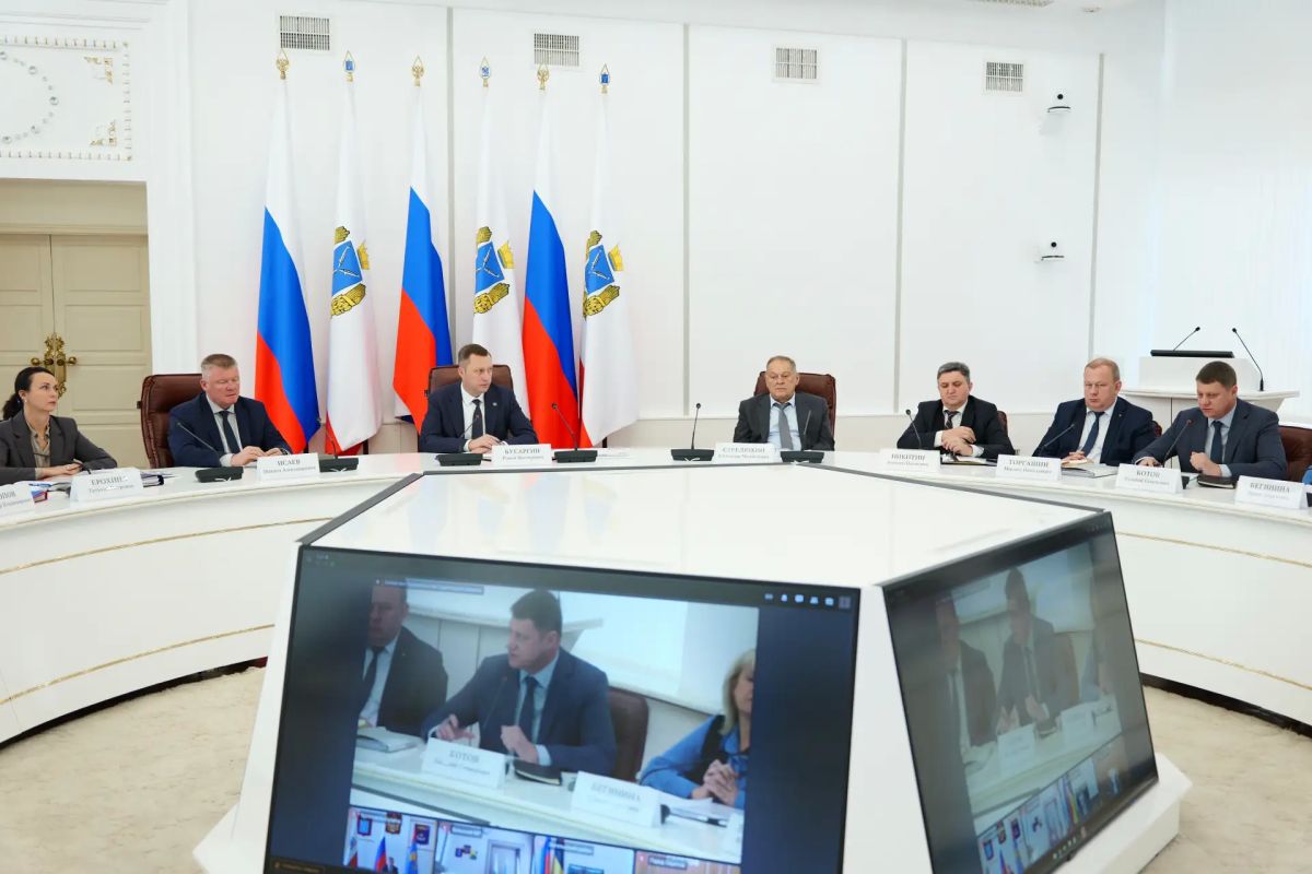 Губернатор Роман Бусаргин провел постоянно действующее совещание с заместителями председателя правительства, министрами, а также главами районов Губернатор Роман Бусаргин провел постоянно действующее совещание с заместителями председателя правительства, министрами, а также главами районов