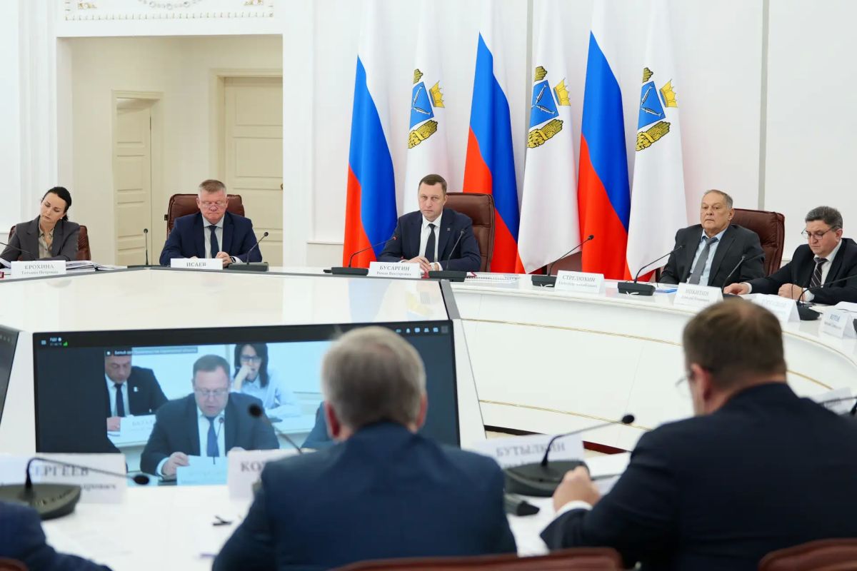 Губернатор Роман Бусаргин провел постоянно действующее совещание с заместителями председателя правительства, министрами, а также главами районов