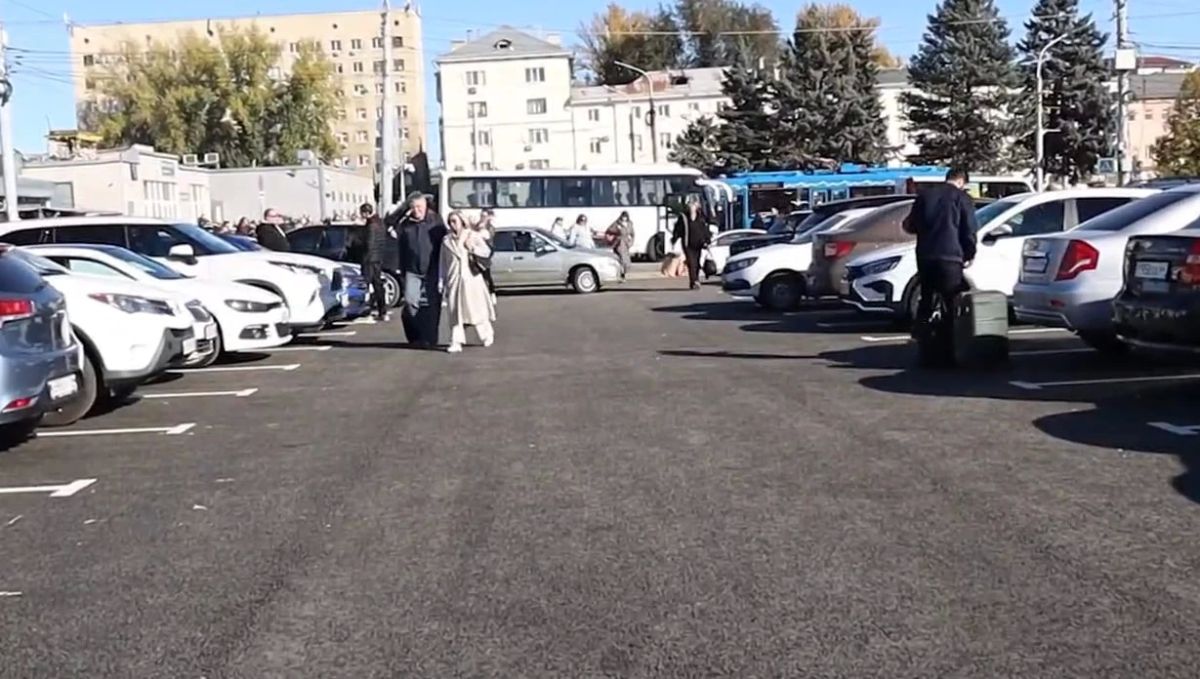 Парковка у железнодорожного вокзала Саратова переходит на платный режим