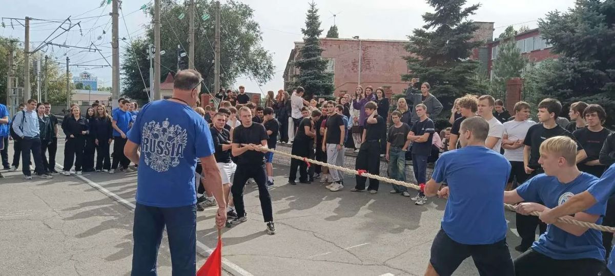 Сотрудники Приволжского ЛУ МВД России на транспорте провели спортивное мероприятие для студентов
