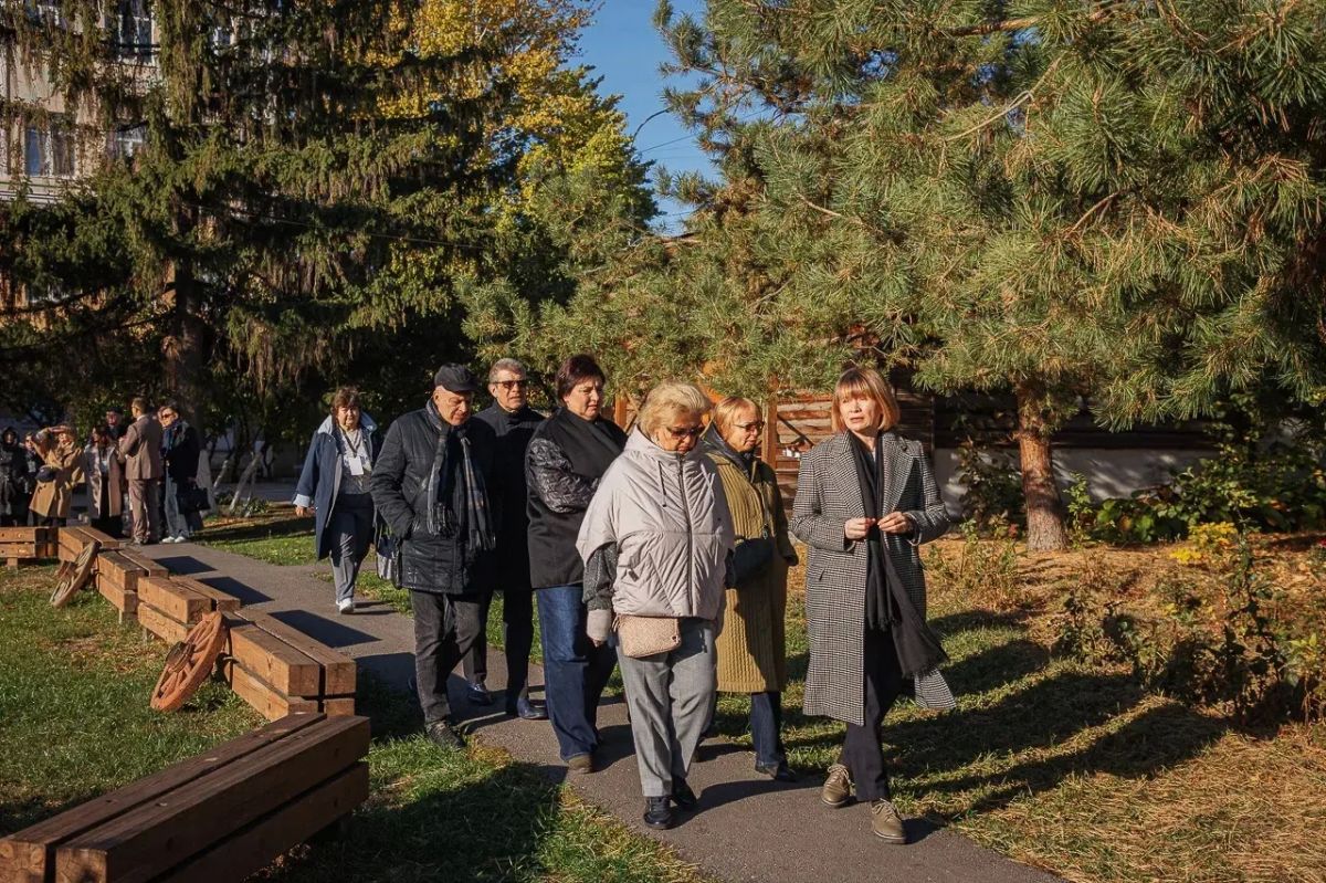 Участники Семинара директоров литературных музеев России посетили музей-усадьбу Чернышевского Участники Семинара директоров литературных музеев России посетили музей-усадьбу Чернышевского