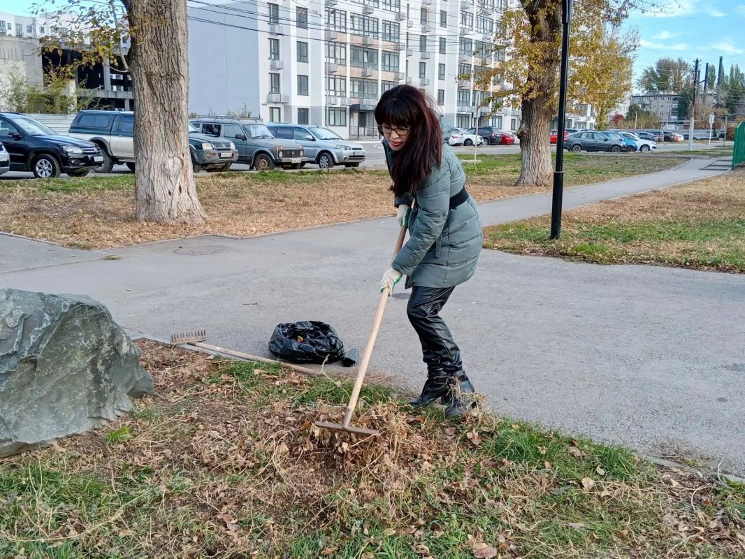 Сотрудники МКУ «Озеленение» вновь присоединились к городскому субботнику Сотрудники МКУ «Озеленение» вновь присоединились к городскому субботнику